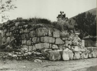 Tour de l'epoque medievale sur le littoral de Kirrha