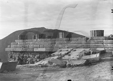 Η κρηπίς του ναού του Απόλλωνα