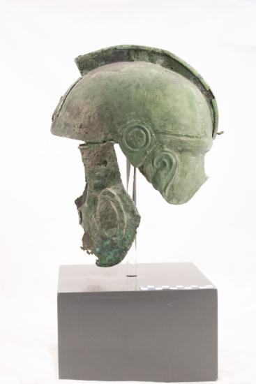 Bronze helmet of the attic type