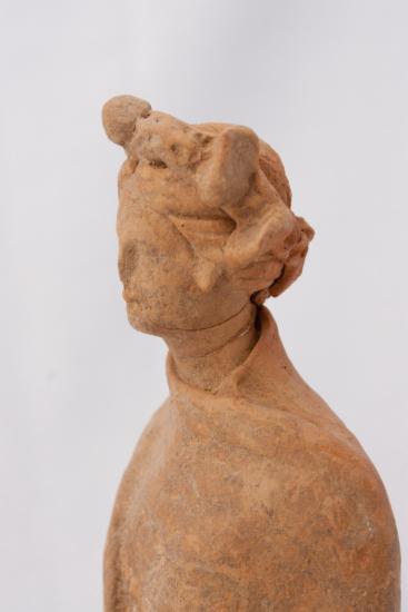 Figurine d'une femme en terre cuite provenant d'Amphisse
