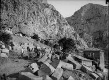 Δόμοι και λίθοι από τις ανασκαφές στο χωριό Καστρί