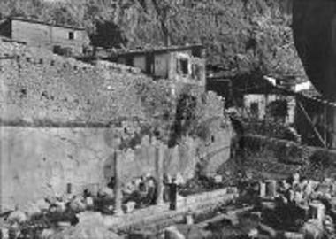 Ο πολυγωνικός τοίχος και η Στοά των Αθηναίων στην αρχή των ανασκαφών