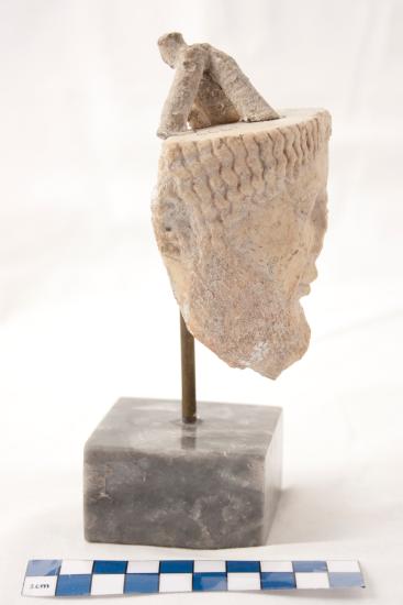 Κεφαλή ανδρικής μορφής από τη ζωφόρο του Θησαυρού των Σιφνίων