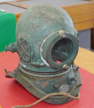 Diving suit
