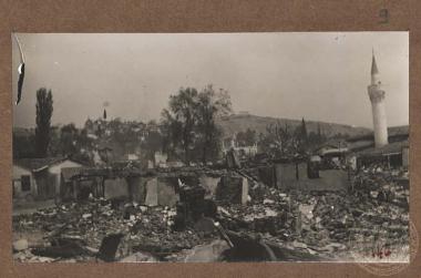 Χαλάσματα και ερείπια σε γειτονιά των Σερρών.