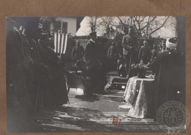 Ο Αρχιστράτηγος και Διάδοχος Κωνσταντίνος και οι Πρίγκηπες παρακολουθούν ομιλία του μουφτή.