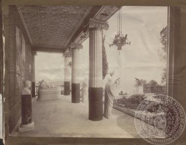 Απόκομμα με φωτογραφία του περιστυλίου του 