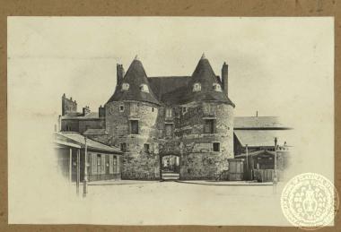 Άποψη εισόδου κτιρίου, πιθανότατα στην πόλη της Διέπης.