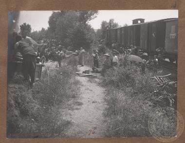 Αμαξοστοιχία αποβιβάζει πρόσφυγες από την Ξάνθη στο σιδηροδρομικό σταθμό του Οκτσιλάρ (Τοξότες).
