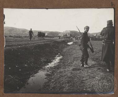 Έλληνες στρατιώτες μετά τη μάχη στο Σαραντάπορο.