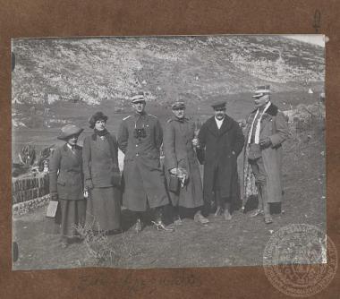 Η Πριγκήπισσα Αλίκη, ο σύζυγός της Πρίγκηπας Ανδρέας, ο αδελφός του Πρίγκηπας Χριστόφορος, στην περιοχή της Κανέτας στο μέτωπο της Ηπείρου.