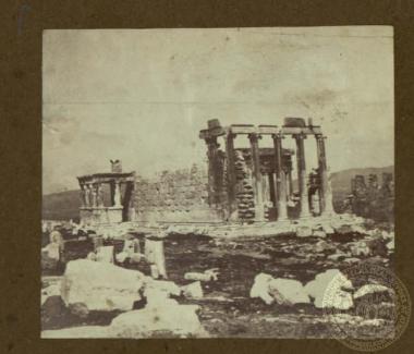 Άποψη του Ερεχθείου από τη νοτιοανατολική πλευρά.