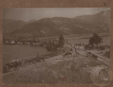 H κατεστραμμένη σιδηροδρομική γέφυρα του Σιδηροκάστρου (Δεμίρ Ισάρ) στον ποταμό Στρυμώνα.