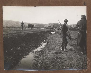 Έλληνες στρατιώτες μετά τη μάχη στο Σαραντάπορο.