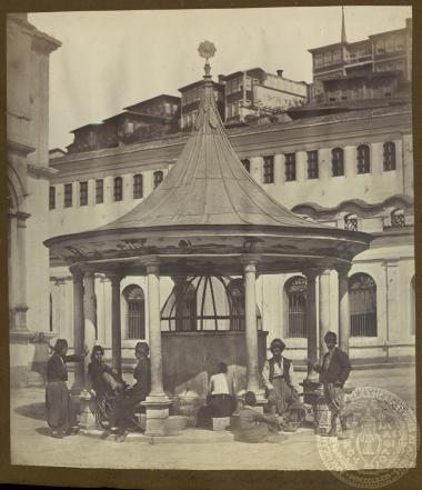 Fontaine dans la cour de la Mosquée de Top Hané.
