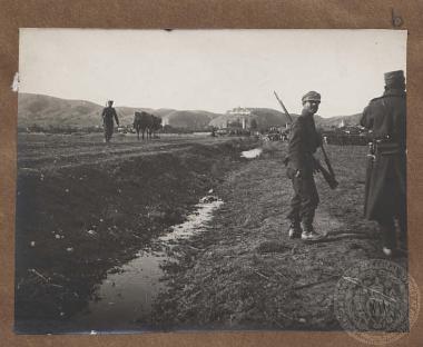 Έλληνες στρατιώτες μετά τη μάχη στο Σαραντάπορο.