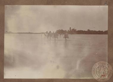 Διάβαση του Νέστου ποταμού από άνδρες του ελληνικού στρατού.