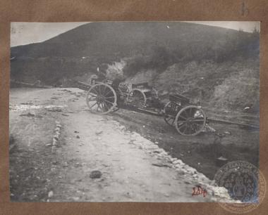 Εγκαταλελειμμένες άμαξες, τουρκικά λάφυρα από τη μάχη στο Σαραντάπορο.