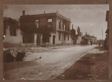 Ερειπωμένα κτίρια κεντρικής γειτονιάς του Δοξάτου.