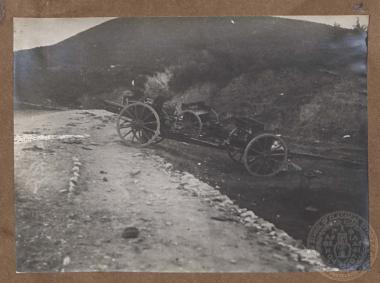 Εγκαταλελειμμένες άμαξες, τουρκικά λάφυρα από τη μάχη στο Σαραντάπορο.