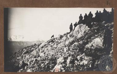 Ανάπαυλα κατά την ορεινή πορεία.