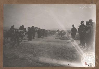 Ο ελληνικός στρατός συνοδεύει την αποχώρηση Τούρκων προσφύγων από το Νευροκόπι.