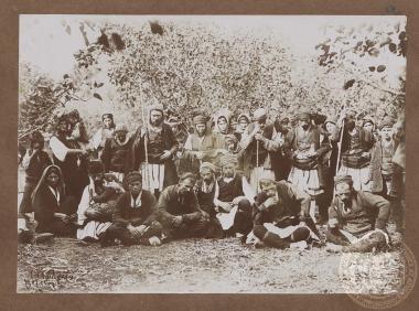 Ομάδα προσφύγων στη Μυτιλήνη.