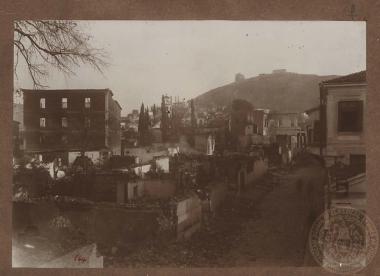 Καταστραμμένη και καμένη η συνοικία 