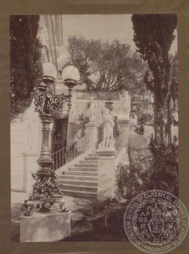 Απόκομμα με φωτογραφία άποψης σκάλας εισόδου στο 