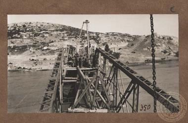 Επισκευή της σιδηροδρομικής γέφυρας του Σιδηροκάστρου (Δεμίρ Ισάρ) στον ποταμό Στρυμώνα.