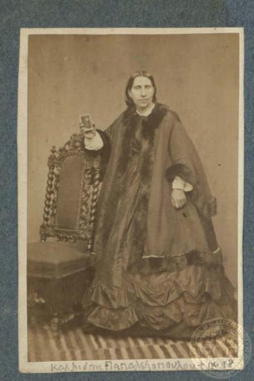 Φωτογραφία της λογίας και επαναστάτριας Καλλιόπης Παπαλεξοπούλου.