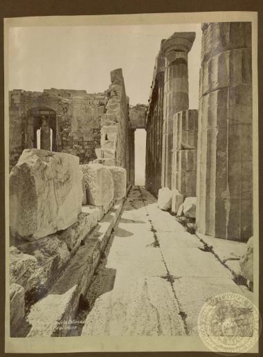 Perspective de la collonade du nord du Parthenon.
