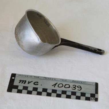 Μικρό κατσαρολάκι με προχοή