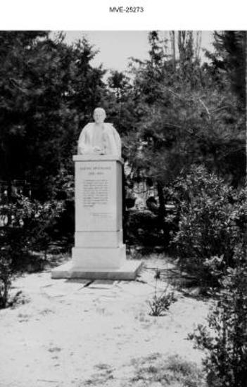 Η Πεντέλη του '65 - 70' -Προτομή του Κώστα Κρυστάλλη