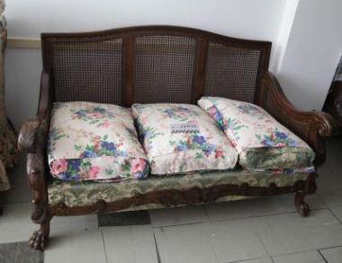 Καναπές τριθέσιος