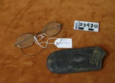 Γυαλιά οράσεως (πρεσβυωπίας) σε θήκη