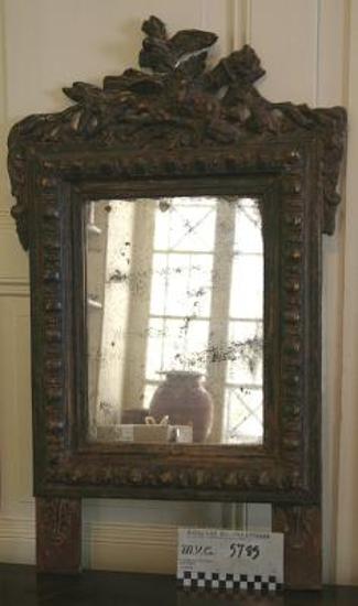 Καθρέπτης με γύψινο διάκοσμο στη στέψη