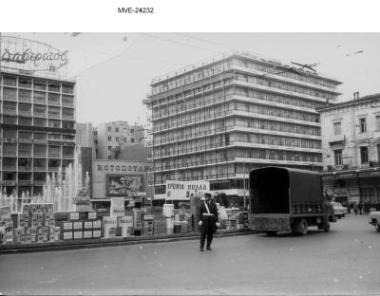Η Αθήνα του '65 - 70' - Πλατεία Ομόνοιας.