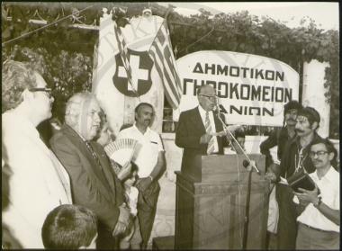 Από την τελετήν της καταθέσεως του θεμελίου λίθου της νέας πτέρυγος του Δημοτικού Γηροκομείου Χανίων υπό του Δημάρχου και προέδρου του αδελφάτου Αντωνίου Μαρή