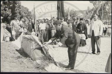 Κατάθεση στεφάνου στο  στρατόπεδο Ζομπανάκη