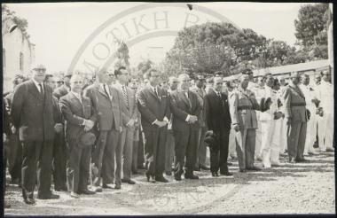 Επίσημοι στο στρατόπεδο Ζομπανάκη