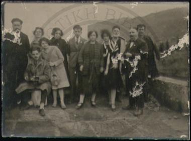 Ο Γρηγόριος Γεωργουδάκης με τον Εμμανουήλ Μουντάκη και άλλους φίλους