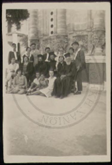 Ο Γρηγόριος Γεωργουδάκης με φίλους σε εκδρομή στη Μονή Γουβερνέτου