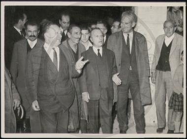 Ο Σοφοκλής Βενιζέλος στην οικία Βενιζέλου στα Χανιά.