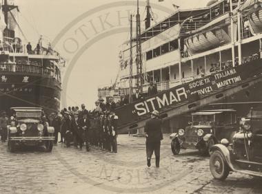 Σκηνή από την υποδοχή του Ελευθερίου Βενιζέλου στο λιμάνι της Νάπολης