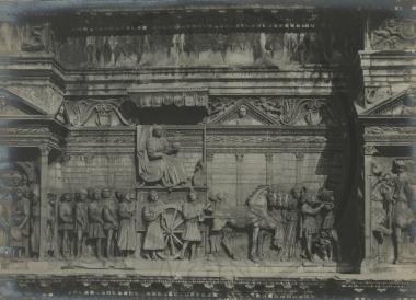 Αναπαράσταση ρωμαϊκής πομπής σε ζωοφόρο (άγνωστου μνημείου) της Νάπολης