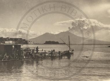 Όψη της παραλίας της Νάπολης με τον Βεζούβιο στο βάθος