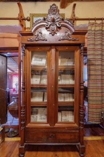 Βιβλιοθήκη με τζάμι