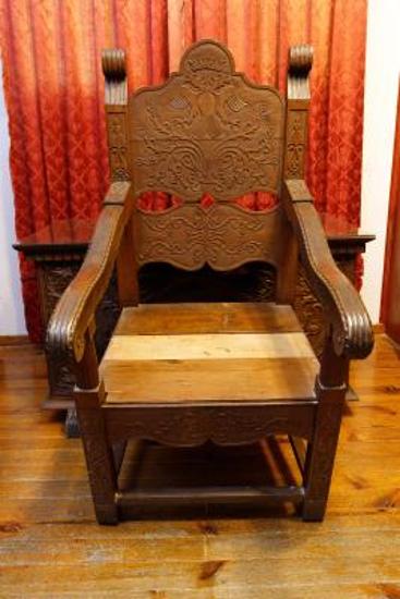 Ξυλόγλυπτη πολυθρόνα