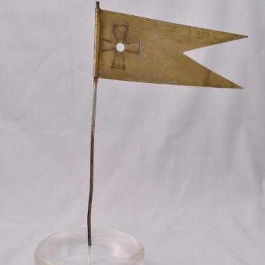 Τάμα (;) με μορφή σημαίας